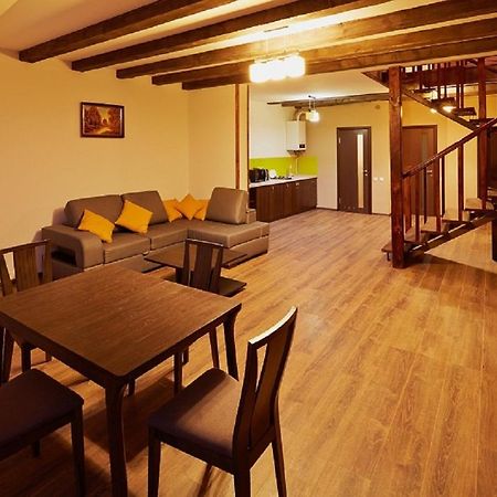 Apartment On Lychakivska ลวีฟ ภายนอก รูปภาพ