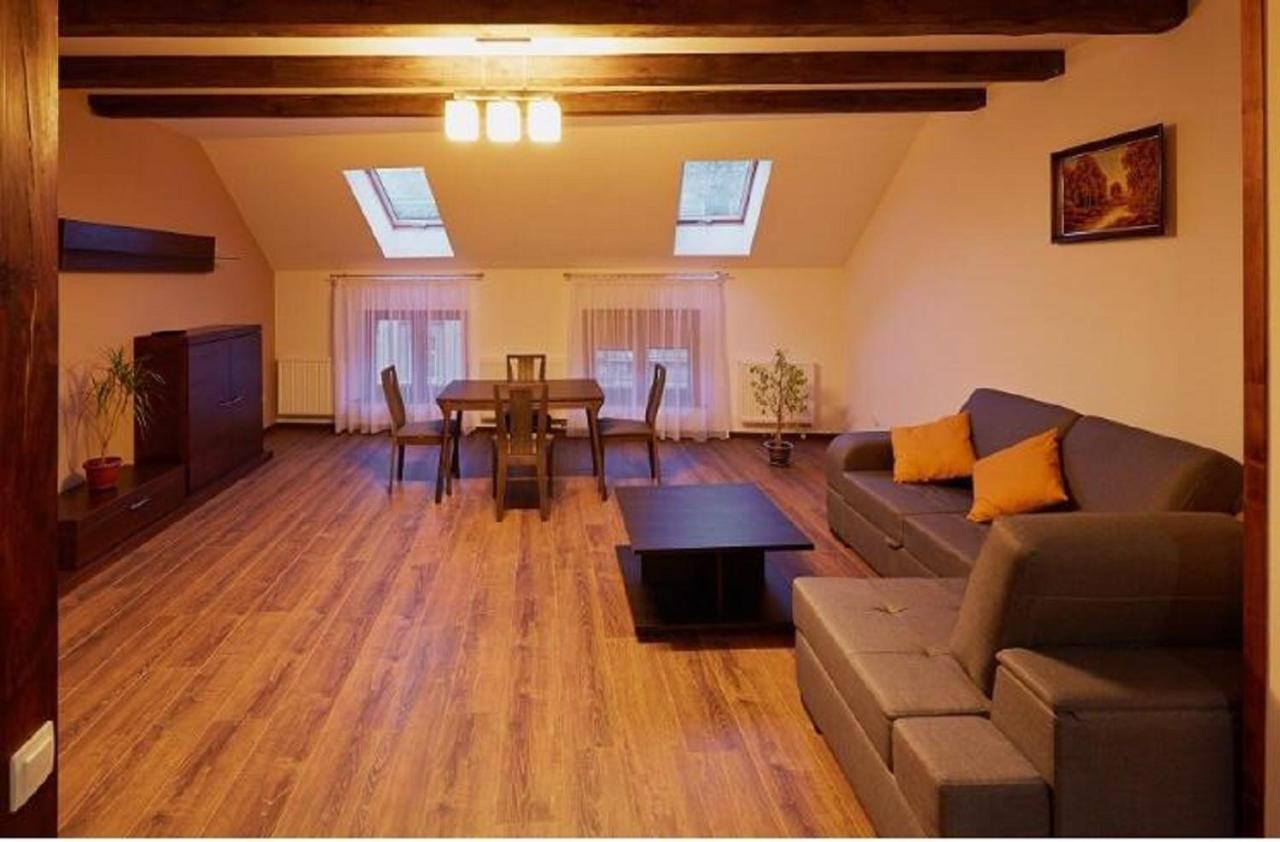 Apartment On Lychakivska ลวีฟ ภายนอก รูปภาพ