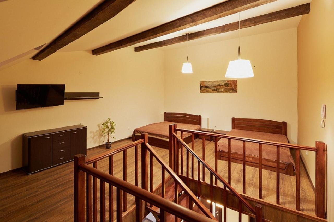 Apartment On Lychakivska ลวีฟ ภายนอก รูปภาพ