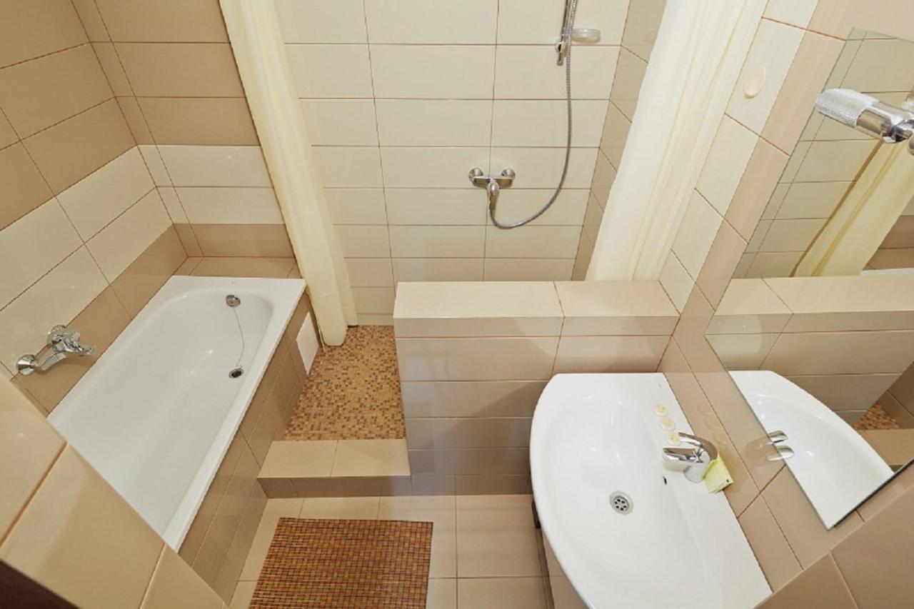 Apartment On Lychakivska ลวีฟ ภายนอก รูปภาพ